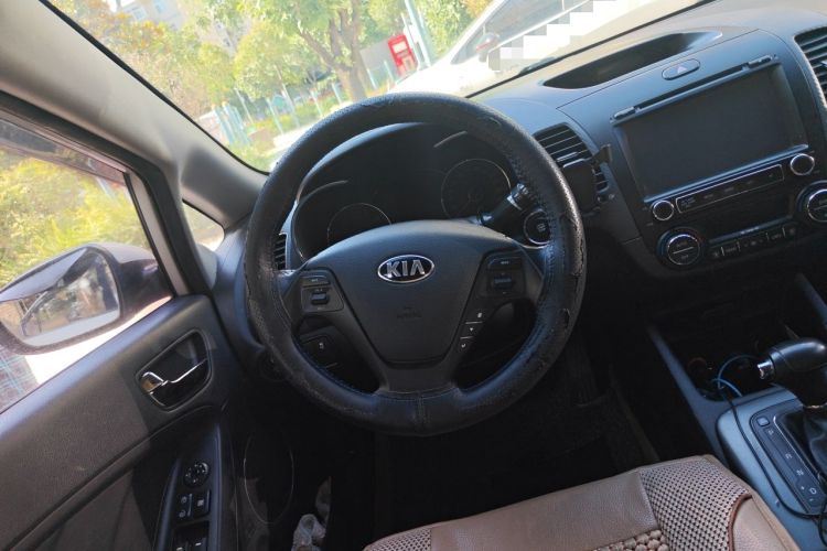 Used Kia K3 2015 1.6L Automatic DLX Steering Wheel