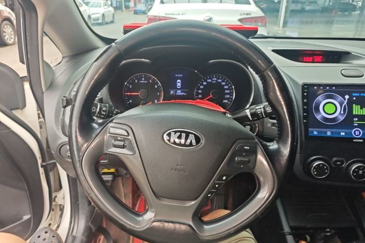 Used Kia K3 2015 1.6L Automatic GLS Steering Wheel