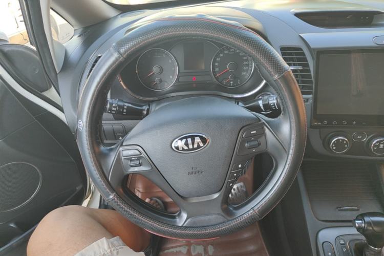 Used Kia K3 2015 1.6L Automatic GLS Steering Wheel