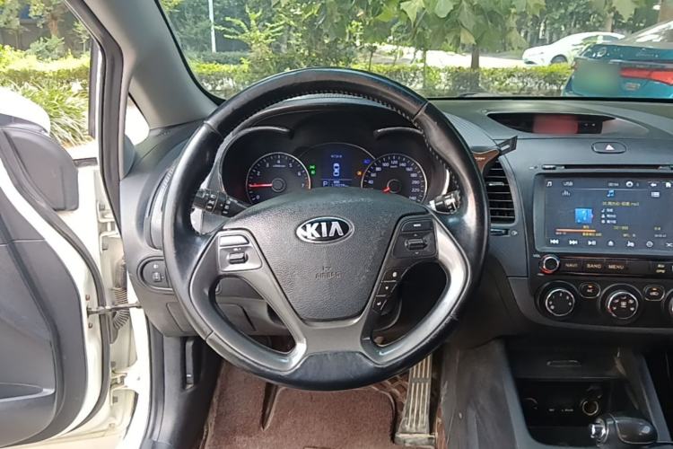 Used Kia K3 2015 1.6L Automatic GLS Steering Wheel