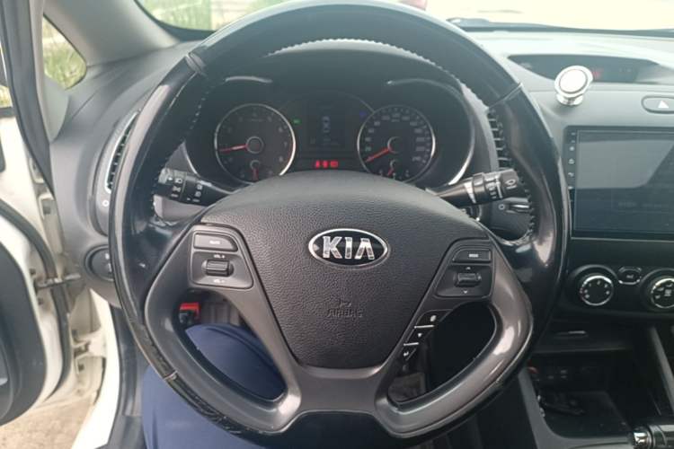 Used Kia K3 2015 1.6L Automatic GLS Steering Wheel