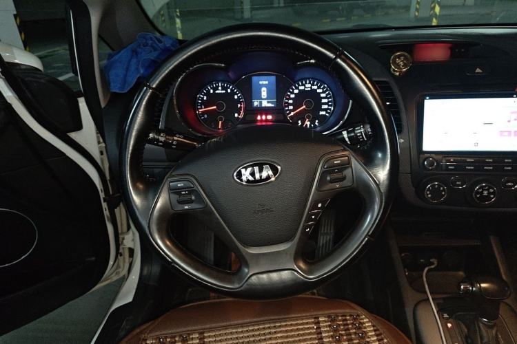 Used Kia K3 2015 1.6L Automatic GL Steering Wheel
