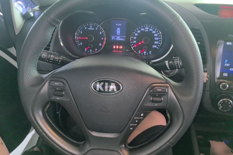Used Kia K3 2015 1.6L Automatic GLS Steering Wheel