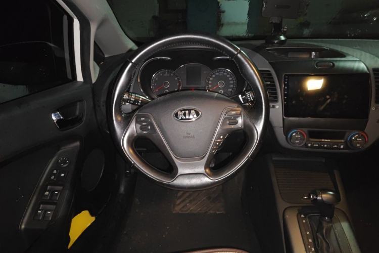 Used Kia K3 2015 1.6L Automatic GLS Steering Wheel