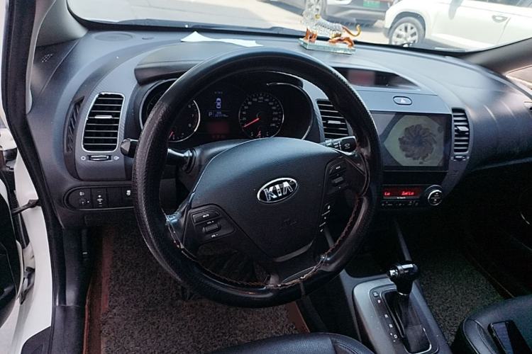 Used Kia K3 2015 1.6L Automatic DLX Steering Wheel