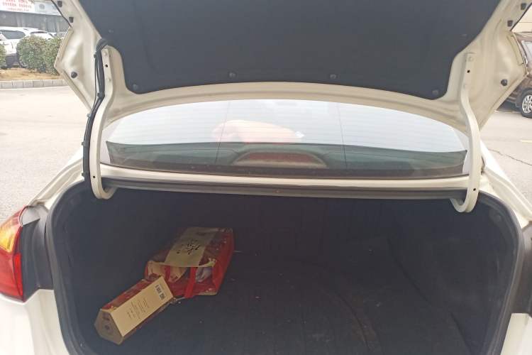 Used Kia K3 2015 1.6L Automatic GLS Trunk