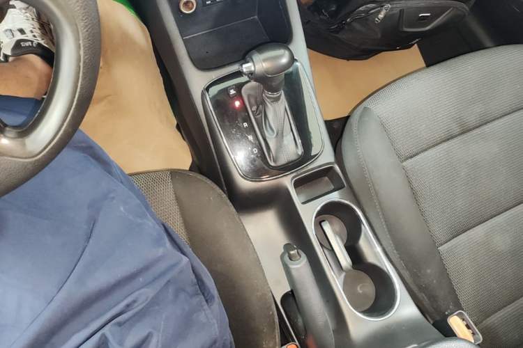 Used Kia K3 2016 1.6L Automatic GL Gear Lever