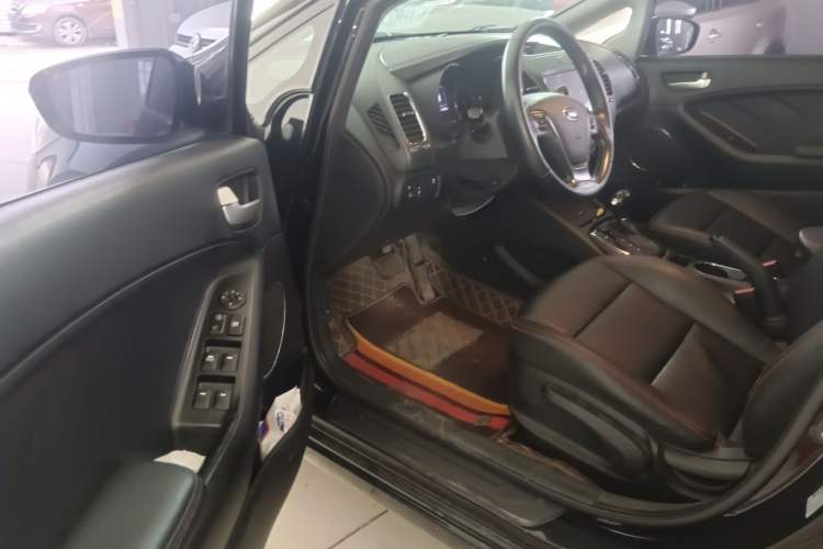 Used Kia K3 2016 1.6L Automatic GLS Interior 6