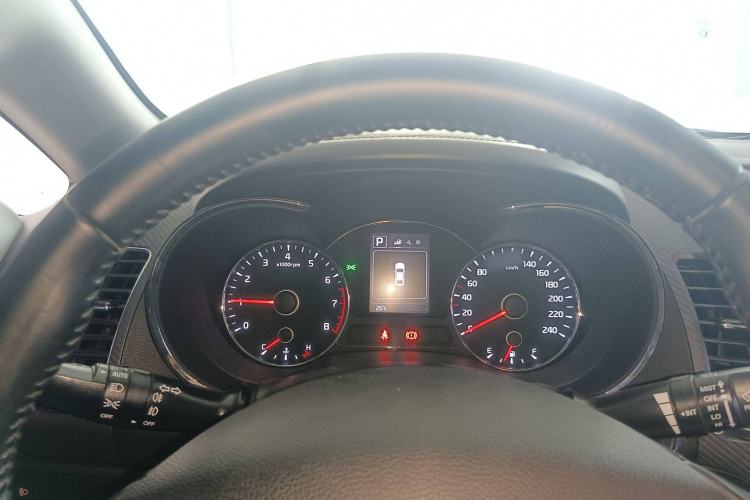Used Kia K3 2016 1.6L Automatic GLS Interior 8