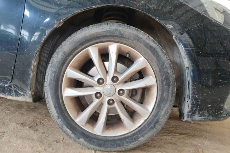 Used Kia K3 2016 1.6L Manual GLS Right Front Wheel Hub