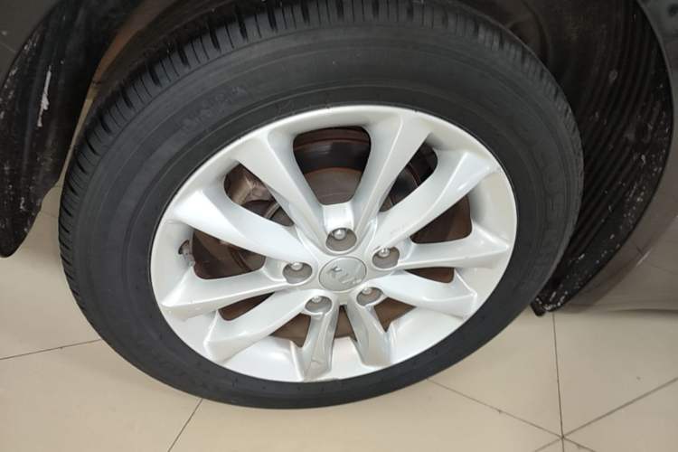 Used Kia K3 2016 1.6L Automatic GL Right Rear Wheel Hub