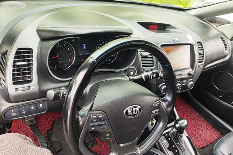 Used Kia K3 2016 1.6L Automatic DLX Center Console