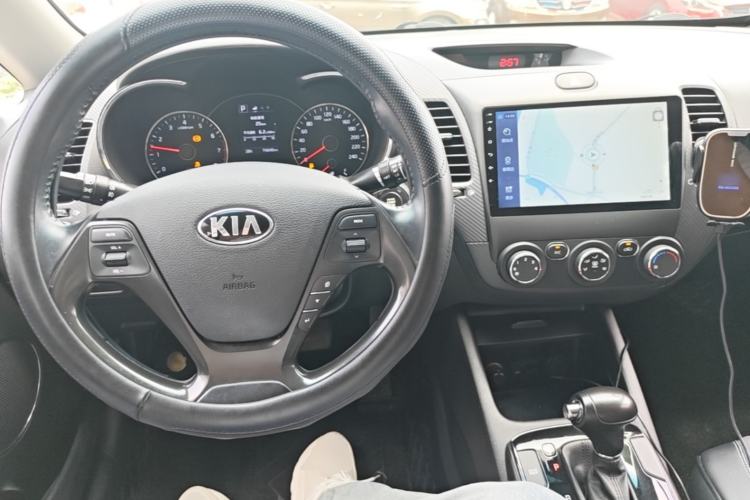 Used Kia K3 2016 1.6L Automatic GLS Center Console