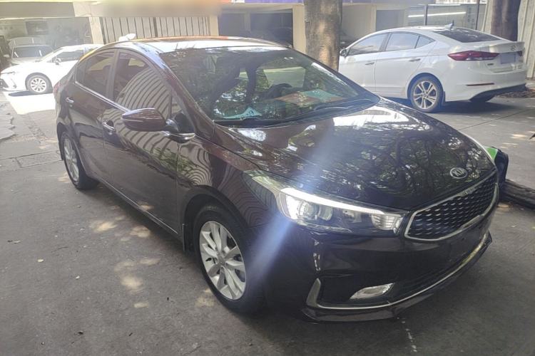 Used Kia K3 2016 1.6L Automatic GLS Front Right 45 Deg