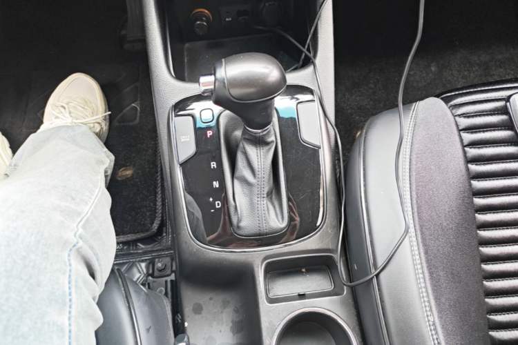 Used Kia K3 2016 1.6L Automatic GLS Gear Lever