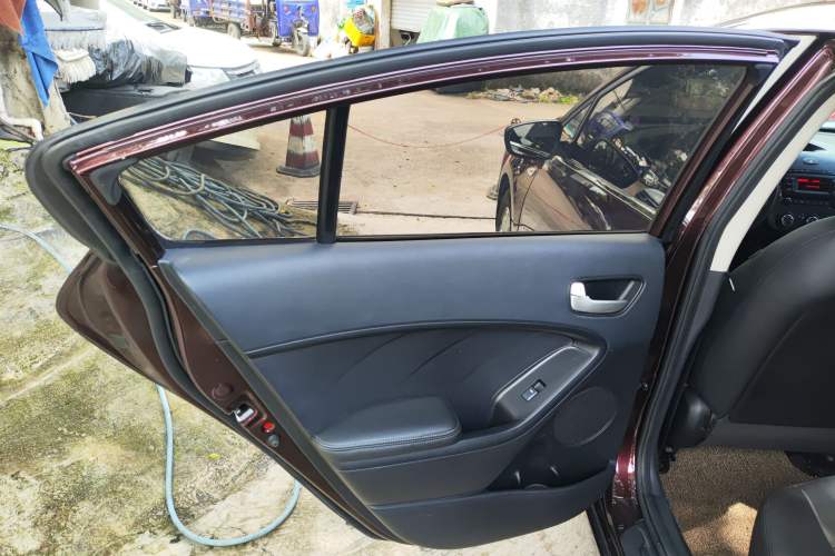 Used Kia K3 2016 1.6L Manual GL Interior 8