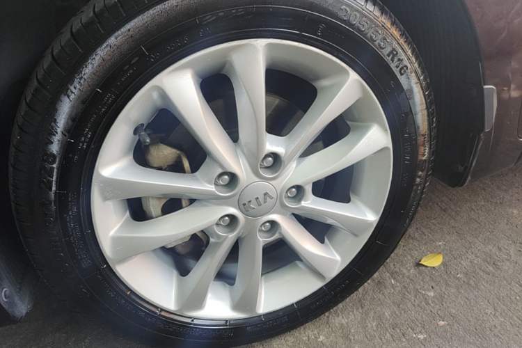 Used Kia K3 2016 1.6L Automatic GLS Left Front Wheel Hub