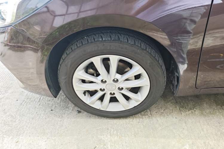 Used Kia K3 2016 1.6L Automatic GLS Left Front Wheel Hub