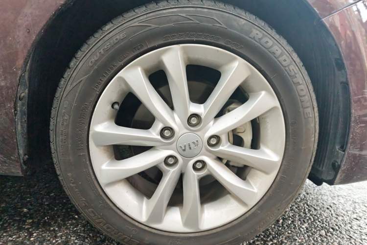 Used Kia K3 2016 1.6L Automatic GL Right Front Wheel Hub