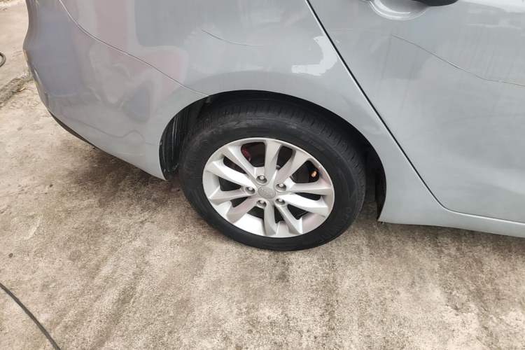Used Kia K3 2016 1.6L Automatic with Sunroof Right Rear Wheel Hub