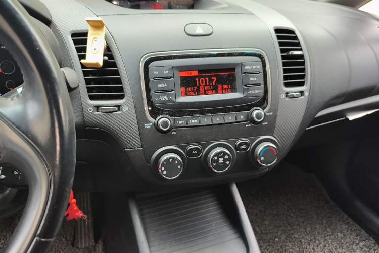 Used Kia K3 2016 1.6L Manual GLS Audio And AC Panel