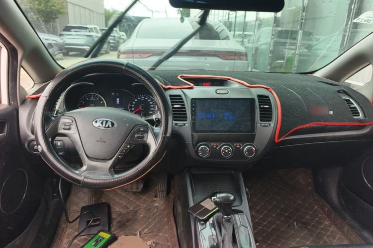 Used Kia K3 2016 1.6L Automatic GLS Center Console