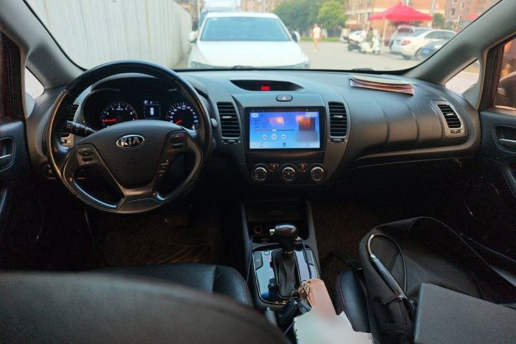 Used Kia K3 2016 1.6L Automatic GLS Center Console