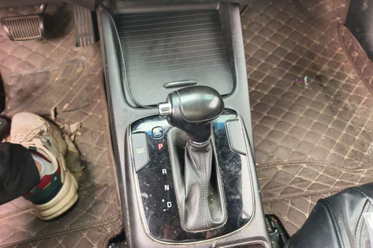Used Kia K3 2016 1.6L Automatic GLS Gear Lever