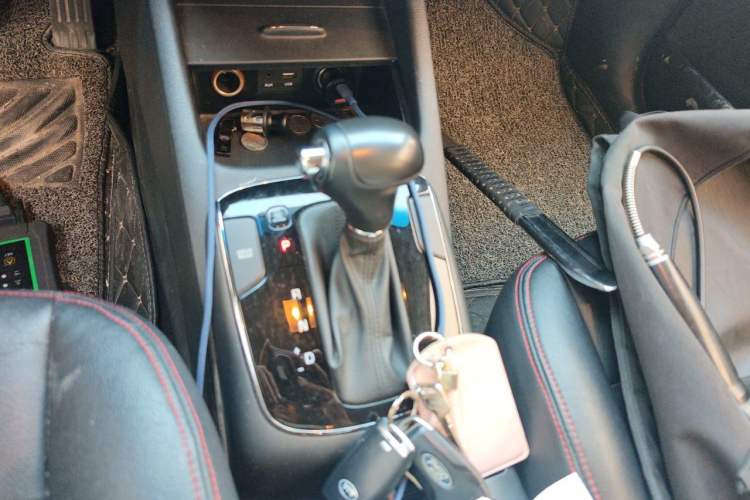 Used Kia K3 2016 1.6L Automatic GLS Gear Lever