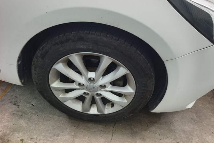 Used Kia K3 2016 1.6L Automatic GLS Right Front Wheel Hub