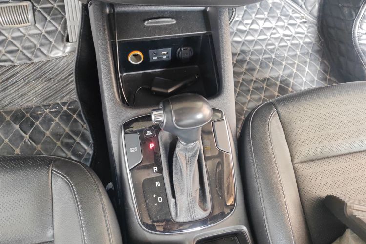 Used Kia K3 2016 1.6L Automatic DLX Gear Lever