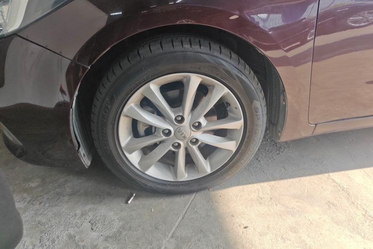 Used Kia K3 2016 1.6L Automatic DLX Left Front Wheel Hub