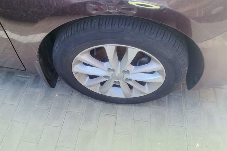 Used Kia K3 2016 1.6L Automatic DLX Right Front Wheel Hub