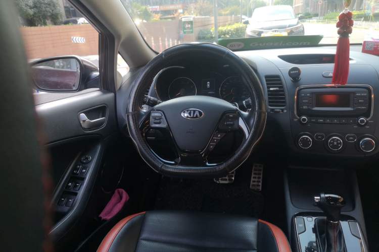 Used Kia K3 2016 1.4T Automatic GLS Steering Wheel