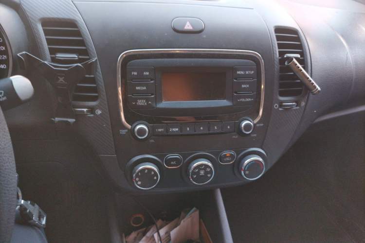 Used Kia K3 2016 1.6L Manual GL Audio And AC Panel