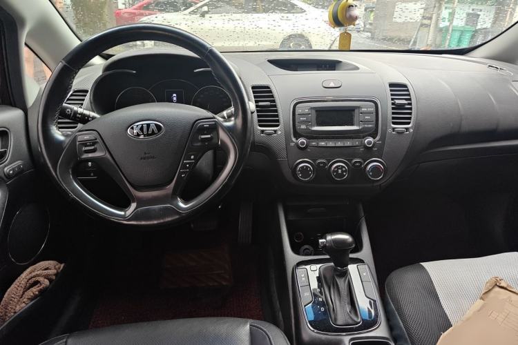 Used Kia K3 2016 1.6L Automatic GLS Center Console