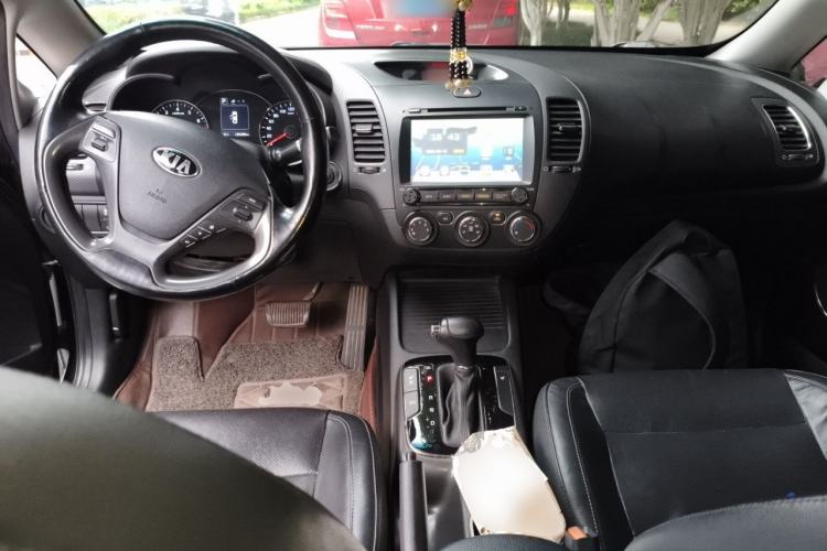 Used Kia K3 2016 1.6L Automatic GLS Center Console