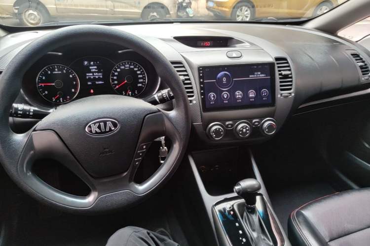 Used Kia K3 2016 1.6L Automatic GL Center Console
