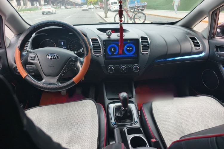 Used Kia K3 2016 1.6L Manual GLS Center Console
