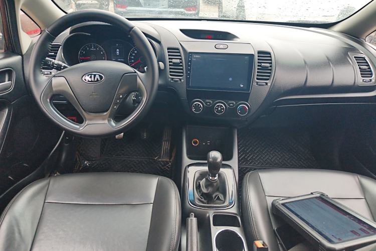 Used Kia K3 2016 1.6L Manual GL Center Console