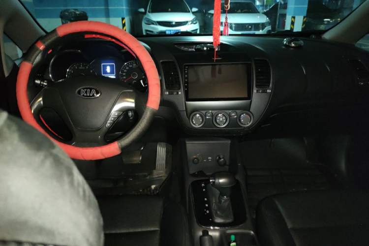 Used Kia K3 2016 1.6L Automatic GL Center Console