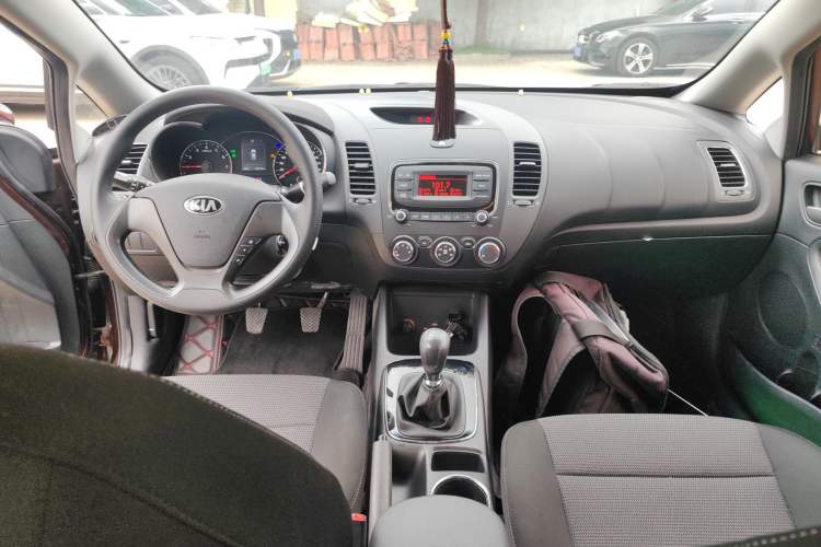 Used Kia K3 2016 1.6L Manual GL Center Console