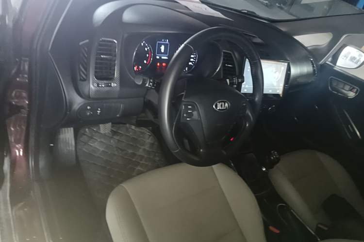 Used Kia K3 2016 1.6L Manual GLS Center Console