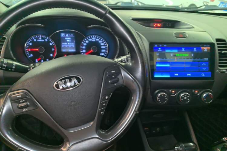 Used Kia K3 2016 1.6L Automatic GLS Center Console