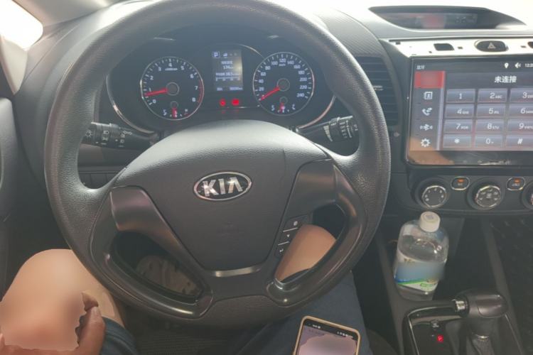 Used Kia K3 2016 1.6L Automatic GL Center Console