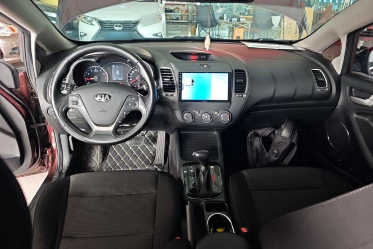 Used Kia K3 2016 1.6L Automatic GLS Center Console