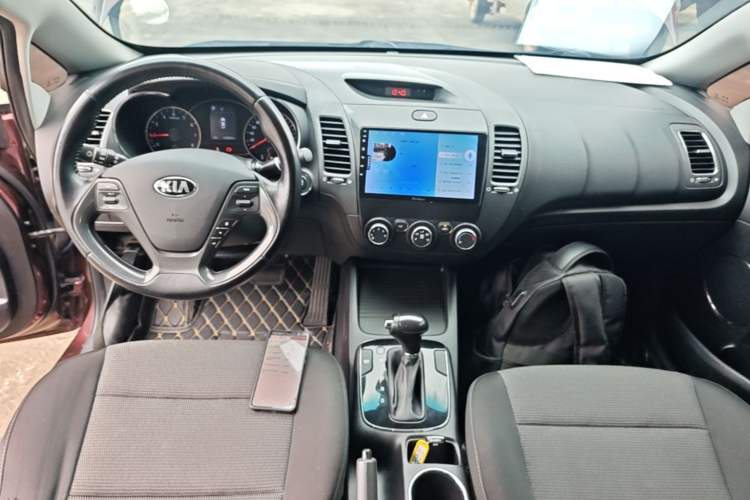 Used Kia K3 2016 1.6L Automatic GLS Center Console