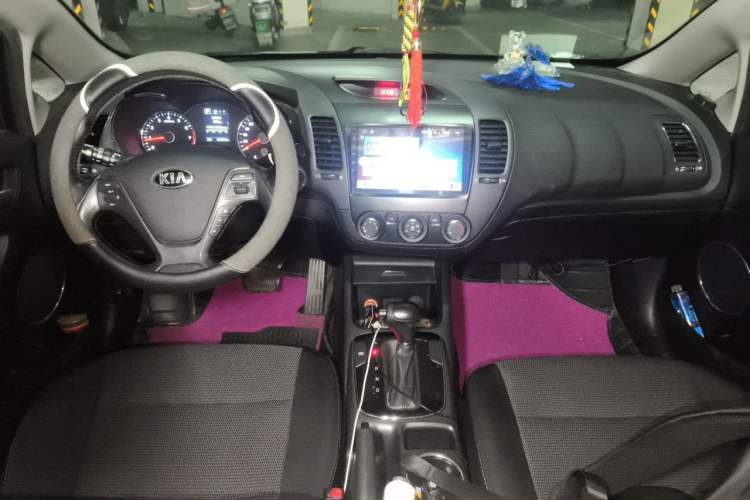 Used Kia K3 2016 1.6L Automatic GLS Center Console
