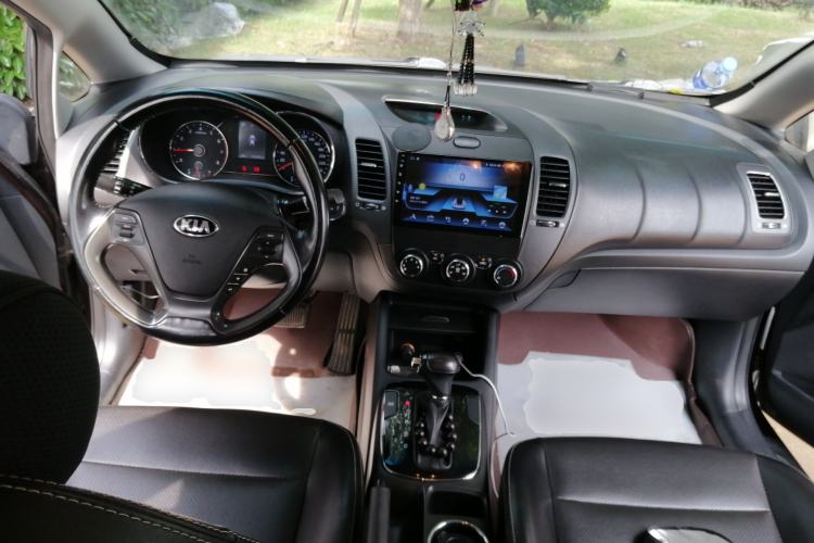 Used Kia K3 2016 1.6L Automatic GLS Center Console