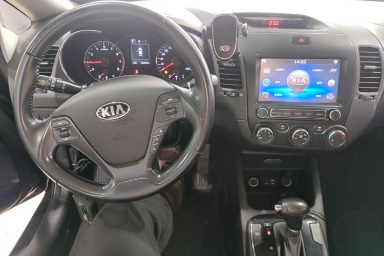 Used Kia K3 2016 1.6L Automatic GLS Center Console